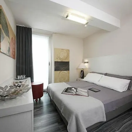 Happy Atelier Centro & Hotel Gardone Riviera