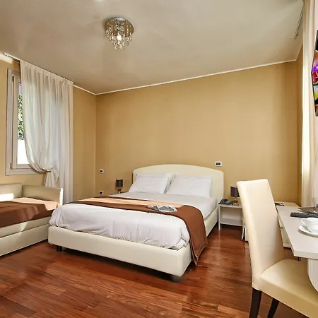 Happy Atelier Centro & Hotel Gardone Riviera